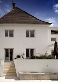 Die Verwandlung eines „Trauerkloßes“ aus den 1920er Jahren in eine zeitgemäße Stadtvilla