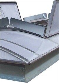 Gewölbtes Lichtband zur Belichtung, Belüftung und Entrauchung neu von Essertec