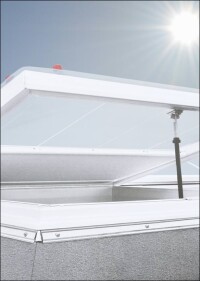 Schatten unter Lichtkuppeln mit Hilfe der Sonne