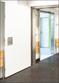 Wenn jeder Millimeter zählt: Schörghubers Spitalfalzstahlzarge im Gesundheits- und Pflegeeinsatz