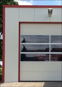 Kleine und mittelgroße Fahrzeughallen à la Hacobau für z.B. Feuerwehren und Hilfsdienste