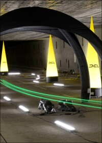 Trilux illuminiert spektakuläre Drohnen-Rennen - beispielsweise unterm Arc de Triomphe