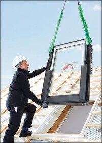 Quadro: Rotos Designo-Dachflächenfenster mit neuer Verglasung und „Kurt“-Gurt