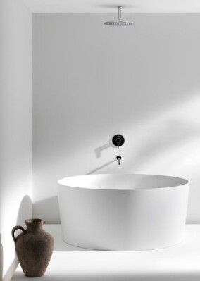 Val: Ein Komplettbad mit viel Saphirkeramik