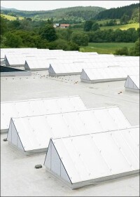 Licht, Frischluft, Arbeitsschutz, RWA? ebm-papst entschied sich für Jet-Tageslichtelemente