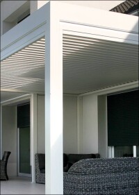 Wetterfühlige Pergola-/Lamellendach-Auto­ma­ti­sierung à la Elero
