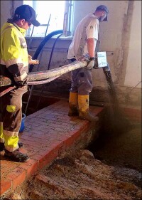 Gewölbedecke im Auerbacher Rathaus mit zementgebundener Schüttung saniert