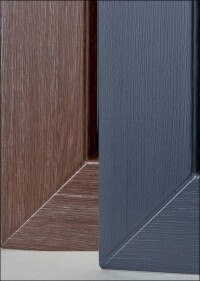 Neue Prägung für authentische Holzdekore von Renolit