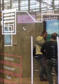 Rehau-Visionen mit digitalem Raffstore und fenstergroßem Touchscreen