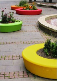 Freiraummöbel mit einem hohen Anteil an recycelten Plastiktüten