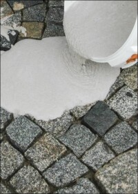 Neue 2K-Pflasterfugenmörtel von tubag versprechen festere Verbindungen und weniger Stress