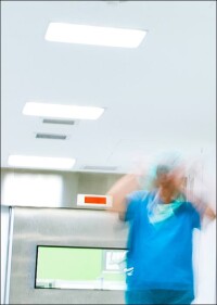 Neues Cleanroom-Konzept von Glamox mit Leuchten speziell für Kliniken und Lebensmittelindustrie