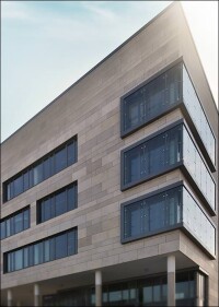 Mineralisches WDVS mit echter, bis zu 20 mm dicker Naturstein-Bekleidung