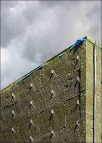 Überprüft: VHF-Dämmplatte „Fixrock“ widersteht über längere Zeit freier Bewitterung