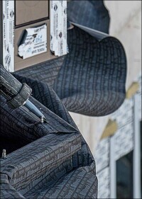 Statt EPDM: Moderne Abdichtung (mit flexiblem s<sub>d</sub>-Wert) einer „Sägezahn“-Metallfassade