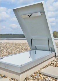 Flachdachausstieg mit Einhandbedienung und Hinterlüftung à la Wellhöfer