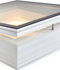 Flachdachfenster iWindow von Skylux jetzt u.a. mit Lüftungsfunktion, LEDs und Sonnenschutz