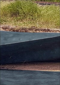 Chemikalienfreie Barriere gegen Unkraut im GaLaBau