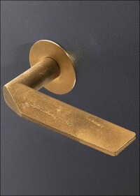 Komé-Drücker für Mehrzweck- und T30-Türen von Hörmann auch mit flächenbündiger Rosette