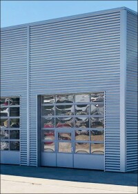 Baukastensystem für Werkstatthallen als preiswerte Alternativen zu Festbauten