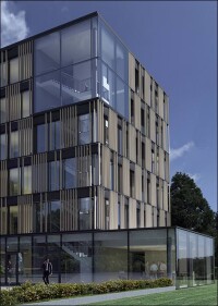 Sechsstöckiger Bürokubus in Hybridbauweise für Shopware