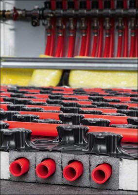 Viega hat sein Flächentemperiersystem Fonterra für Transferräume optimiert