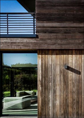 „The Elements“ zeigt sonnenorientierte, in Kebony-Holz gehüllte Familien-Architektur