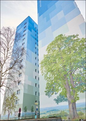 Malerische Fassadenkunst für einen sanierten Wohnturm