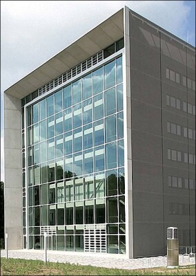 Metallgewebe umhüllt „Tor zur Zukunft“ der RWTH <nobr>Aachen</nobr>