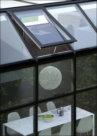 Neuer Lüftungsflügel von Lamilux nahezu nahtlos in Glasdächer integrierbar