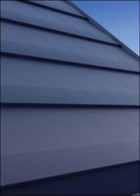 Neue Leichtigkeit auf dem Dach mit kleinformatig wirkenden Metallplatten