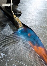 Erste Abdichtungslage ist bei Flachdächern mehr als die „Grundierung“ für die zweite Abdichtungslage