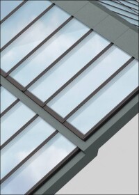 Neue Modular Skylights-Varianten von Velux für mehr Optionen hinsichtlich Optik und Rauch-/Wärmeabzug