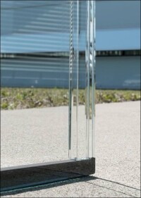 Transparenz auf die Spitze getrieben: gläserner Kantenschutz und Abstandshalter von Sedak