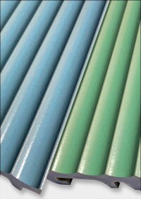 Perfekte, farbige Wellen aus Ton für vorgehängte hinterlüftete Fassaden