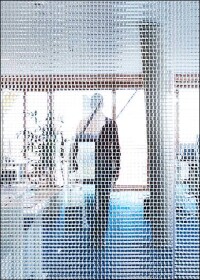 Transparente Zonierung im Open-Space mit schallschirmenden Wabenpaneelen von Wacosystems