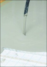 Brandschutz für die Füße mit dem neuartigen Brandschutzestrich FE Fire von Knauf