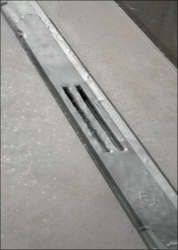 Neue Viega-Duschrinne Advantix Cleviva kombiniert Duschrinne mit Punktentwässerung