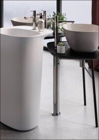 „Plural“ von VitrA für luftig-leichte und gesellige Bäder