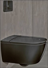 Erstes Dusch-WC in tiefem Schwarz