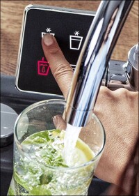 Gesprudeltes, kaltes oder heißes Trinkwasser aus der Künchenarmatur heißt bei Rehau RE.Source