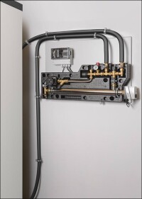 Roth führt überschüssigen Solarstrom per Wandkonsole dem Warmwasserspeicher zu