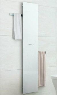 Zehnders neuer Infrarot-Badheizkörper Deseo Verso mit einziehbaren Handtuchhaltern