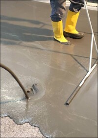 Hochfester Industrie-Estrich für die schnelle Sanierung