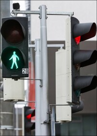 TU Graz arbeitet an „denkenden Fußgängerampeln“, die einen Kreuzungswunsch erkennen