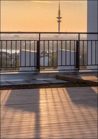 Modifiziertes Holz von Kebony ermöglicht Dachterrasse der Hamburger Schulbehörde