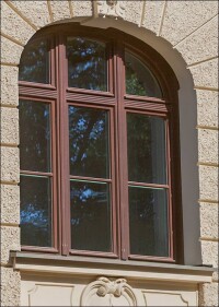 Neue Holzfenster für denkmalgeschütztes Wohn- und Geschäftshaus mit einer Besonderheit