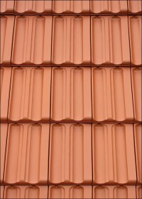 Großformatiger Doppelmuldenfalzziegel mit aufwändiger Verrippung neu von Creaton