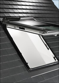 Roto erleichtert Montage von Dachfenster-Rollläden und -Außen&shy;mar&shy;kisen
