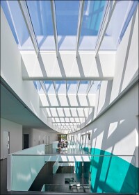 Modular Skylights von Velux treffen auf geschwungenen Grundriss